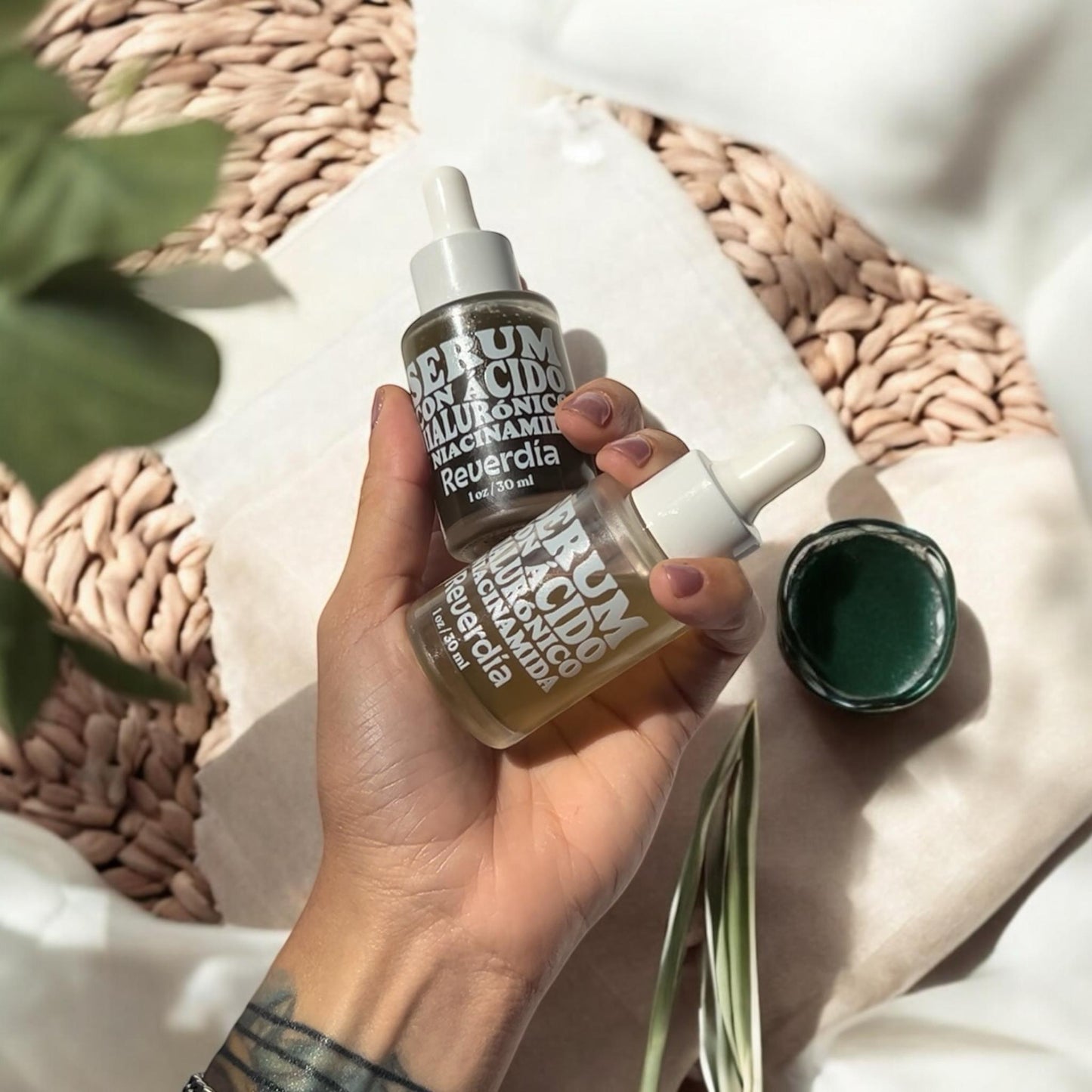 Serum de Ácido Hialurónico, Niacinamida y Espirulina