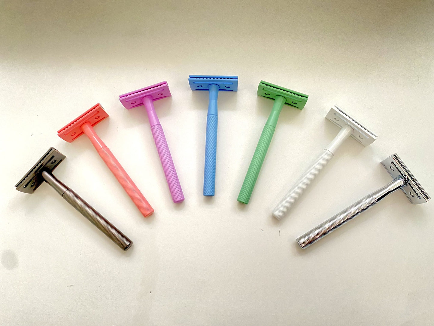 Máquina de Afeitar Metálica Reutilizable – Incluye Hojas de Repuesto + Cepillo