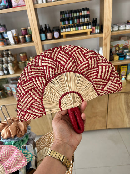 Abanicos en palma de Iraca