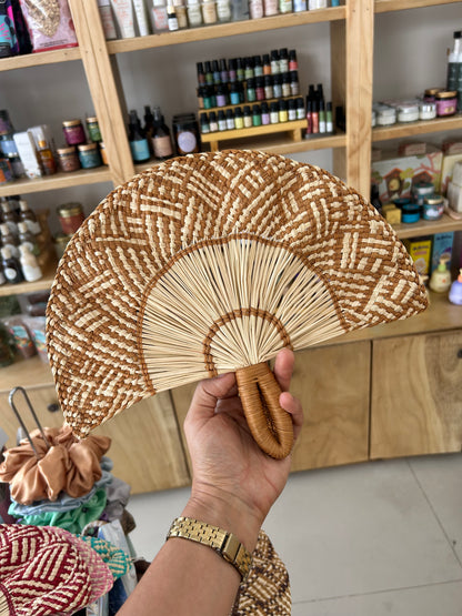 Abanicos en palma de Iraca